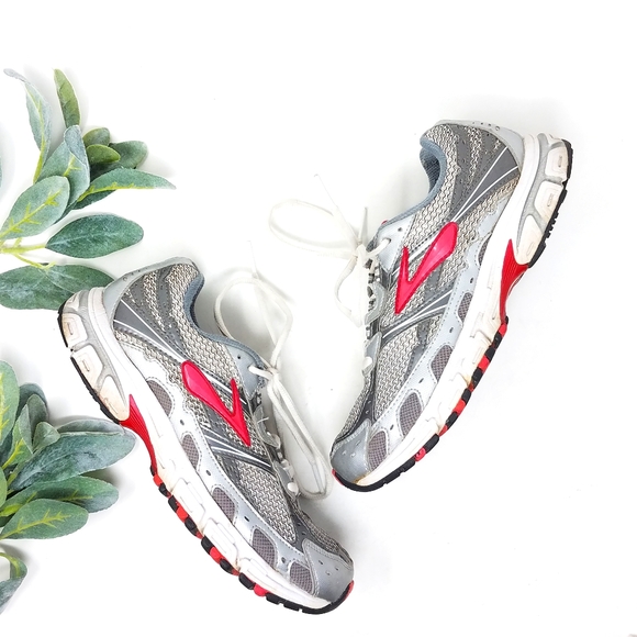 pink brooks running shoes
